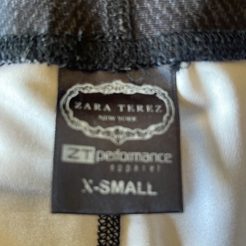 Zara Terez - black ZT performance leggings - skull imprint - size XS - Picture 4 of 5